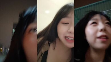 诱人的小骚牌全程露脸户外跑到公共厕所里发骚，逼逼里夹着大黑牛自慰，揉奶玩逼大黑牛摩擦阴蒂尿尿给狼友看